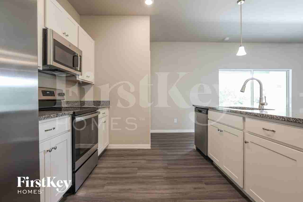 20172 Elrose Ave - Photo 6 of 16