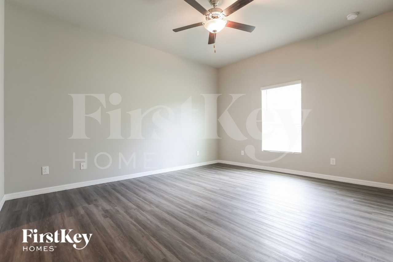 20172 Elrose Ave - Photo 7 of 16