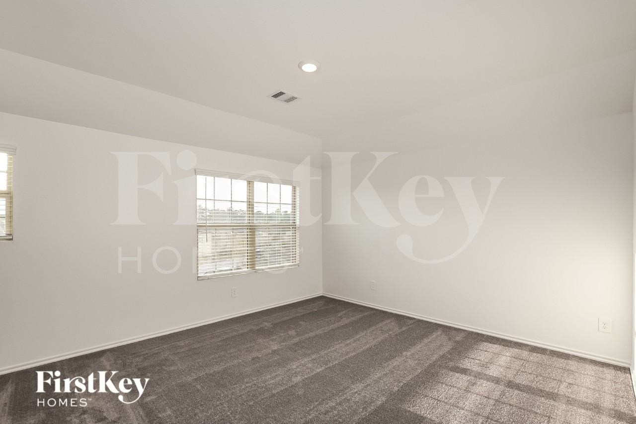 302 Pickwick Gardens Ln - Photo 6 of 16