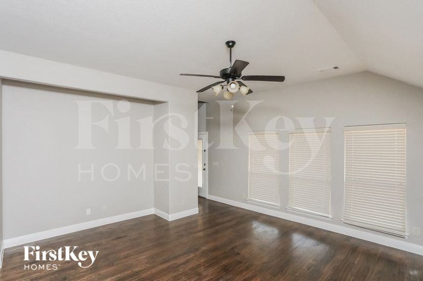 528 Sagebrush Ln - Photo 2 of 16