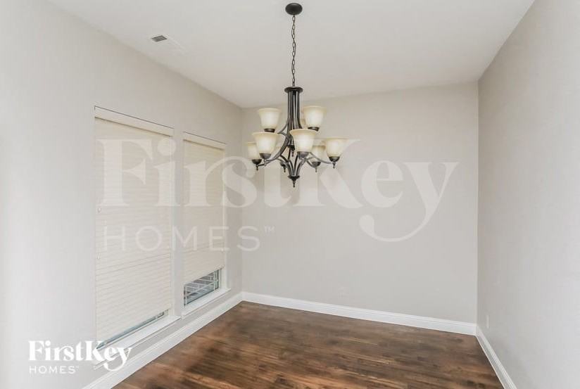 528 Sagebrush Ln - Photo 3 of 16