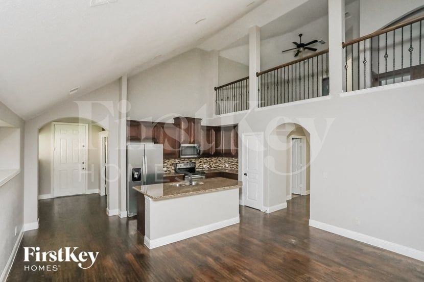 528 Sagebrush Ln - Photo 4 of 16