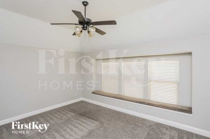 528 Sagebrush Ln - Photo 7 of 16