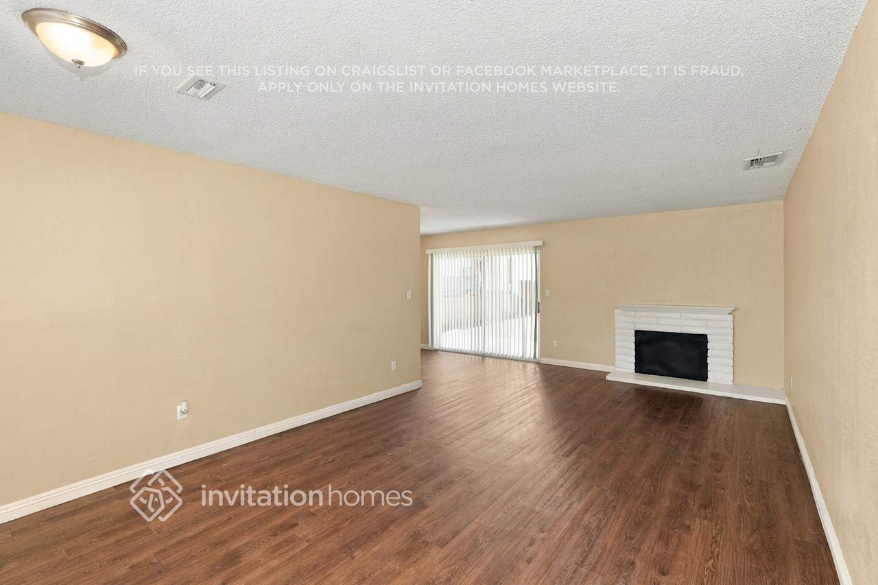 11961 Hubbard St - Photo 3 of 17
