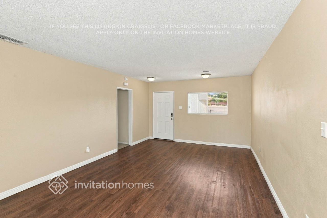 11961 Hubbard St - Photo 4 of 17