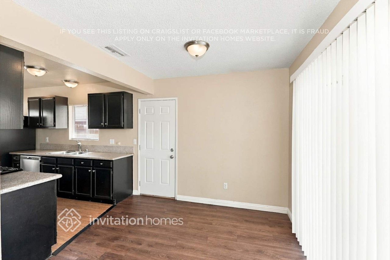 11961 Hubbard St - Photo 5 of 17