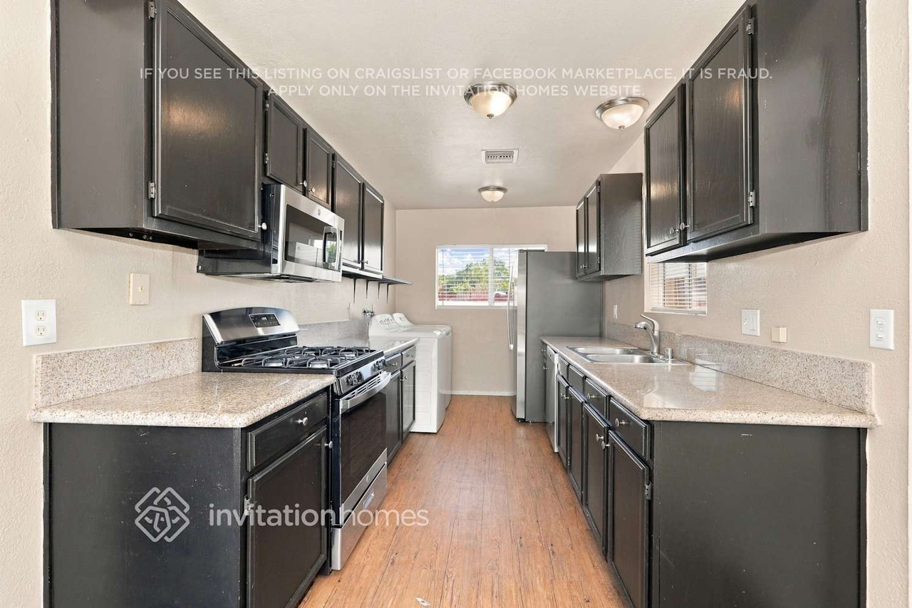 11961 Hubbard St - Photo 6 of 17