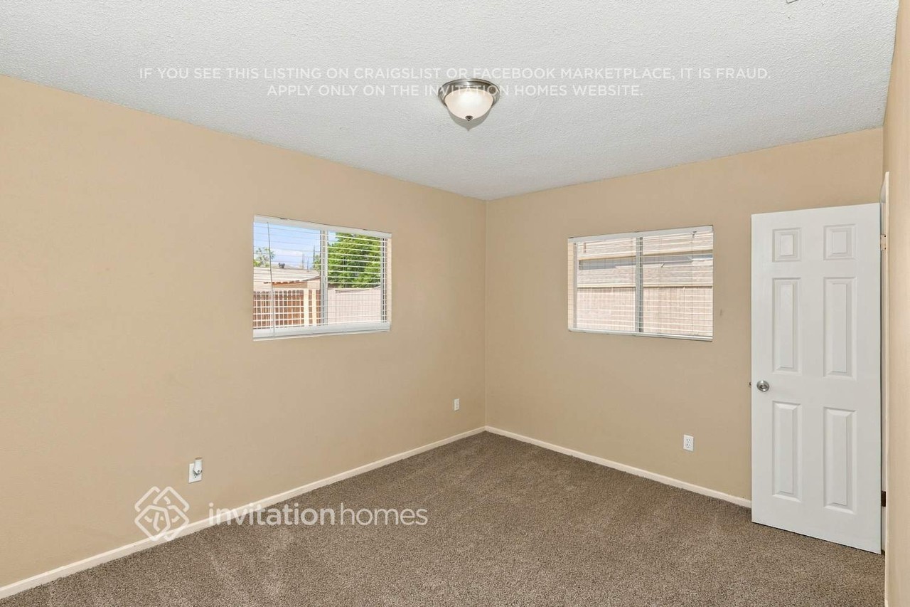 11961 Hubbard St - Photo 7 of 17