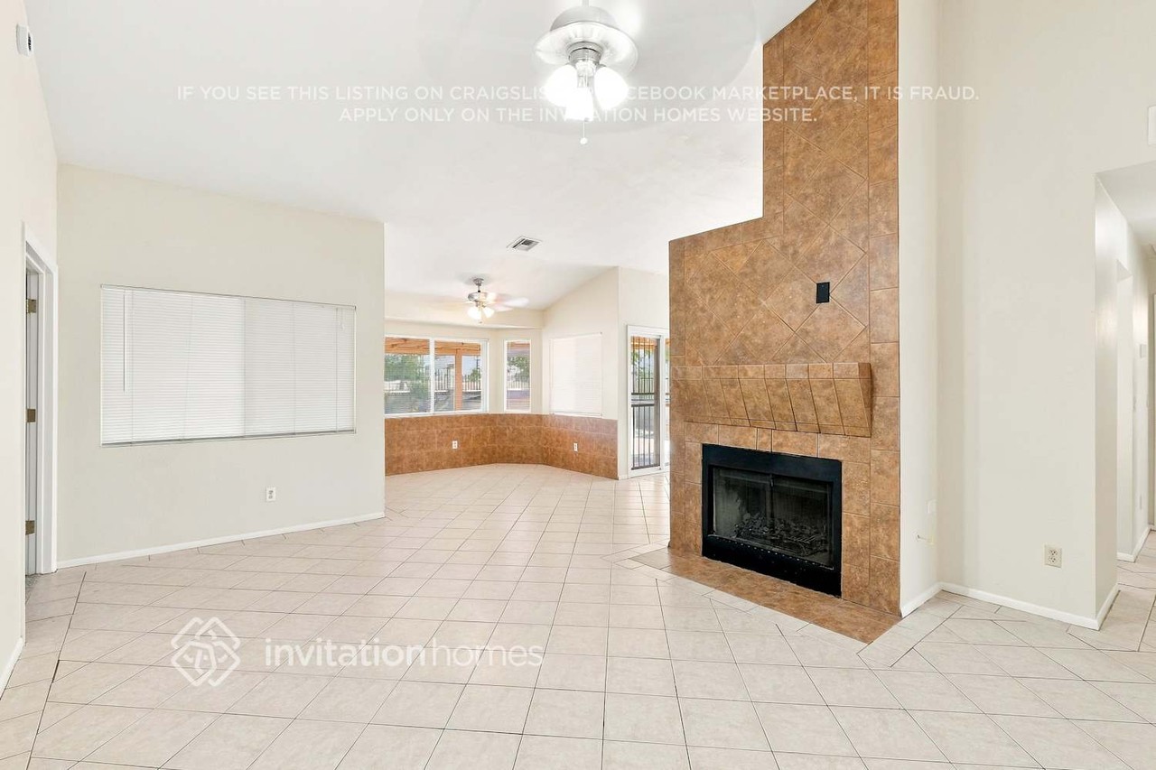 10504 W Griswold Rd - Photo 4 of 17