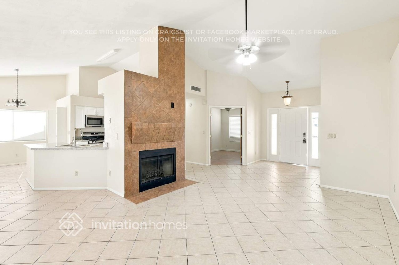 10504 W Griswold Rd - Photo 5 of 17