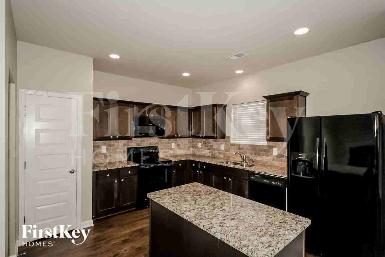 11848 Lovejoy Crossing Blvd - Photo 6 of 15