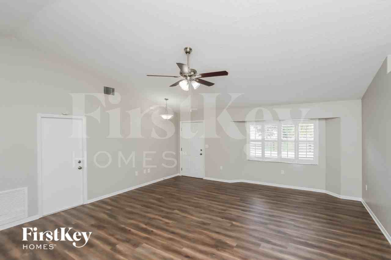 1309 Buffing Cir Se - Photo 3 of 16