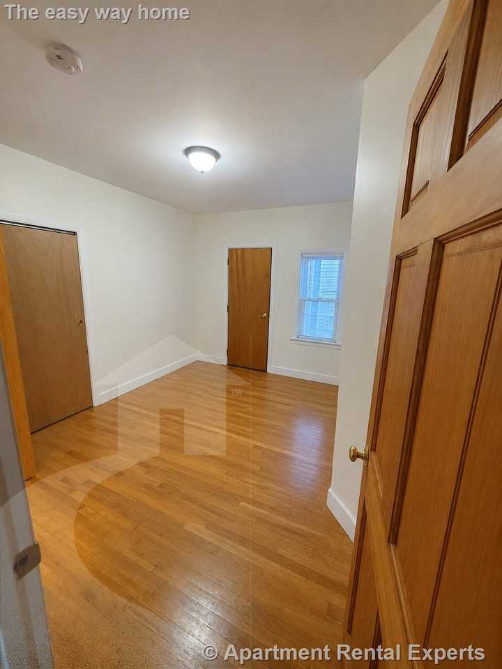 185 Beacon St #2 - Photo 4 of 9