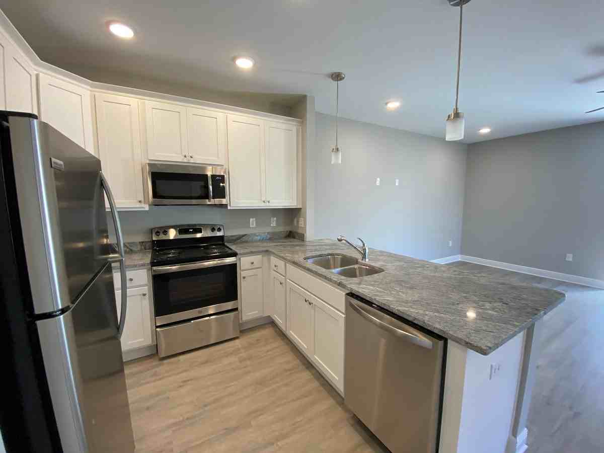 1001 Grace Ln - Photo 7 of 15