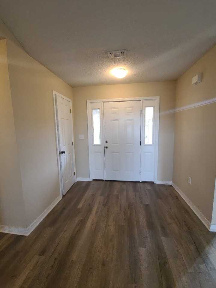 111 Kyle Ln - Photo 2 of 19