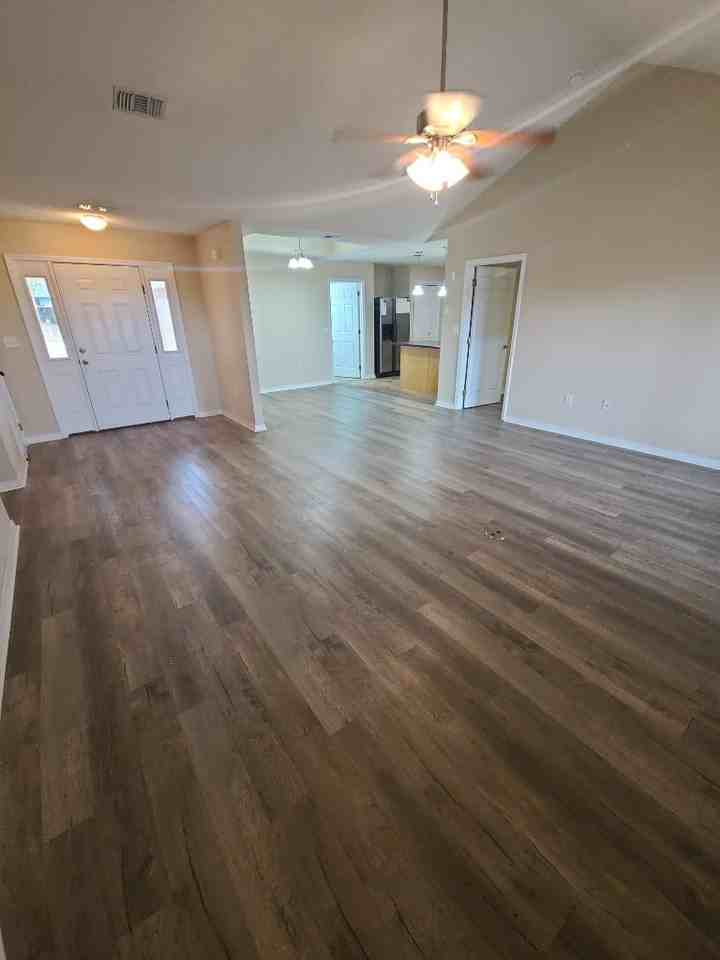 111 Kyle Ln - Photo 3 of 19
