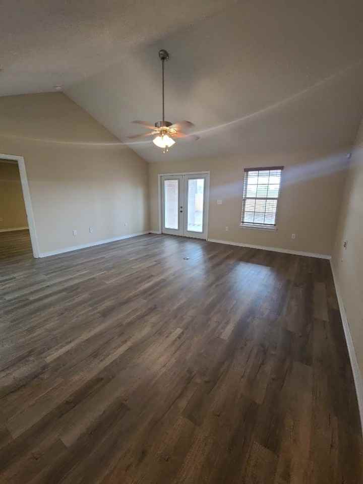 111 Kyle Ln - Photo 4 of 19