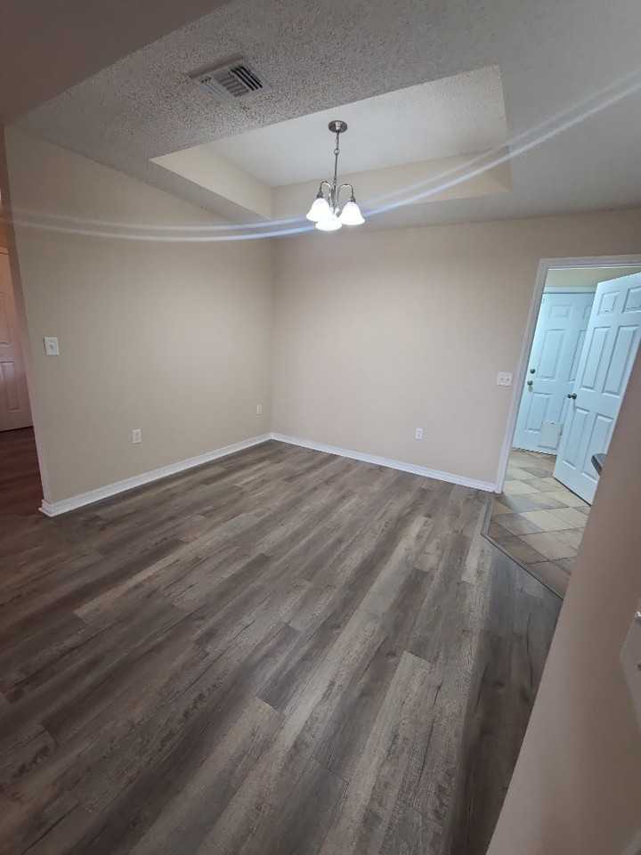 111 Kyle Ln - Photo 6 of 19