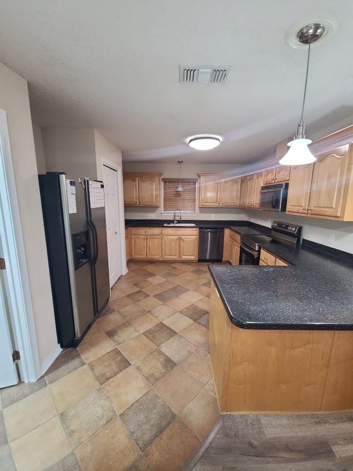 111 Kyle Ln - Photo 7 of 19