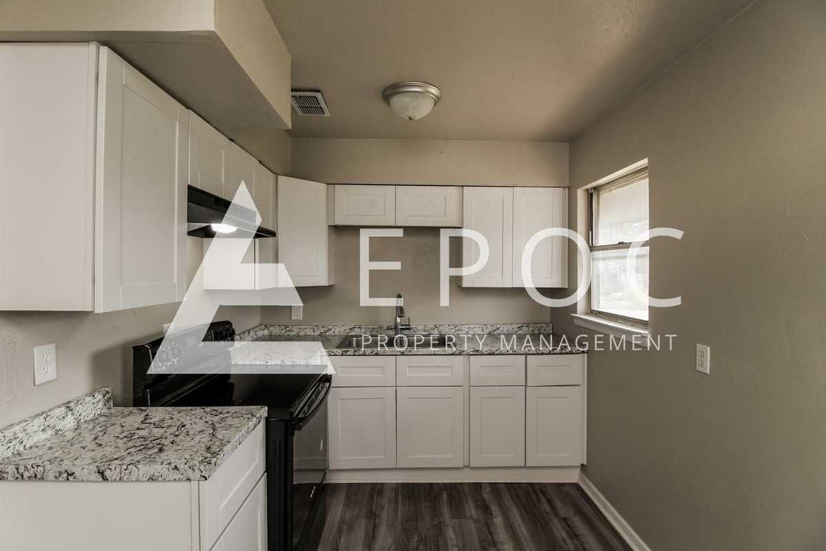 1401 Phoenix Dr - Photo 3 of 11