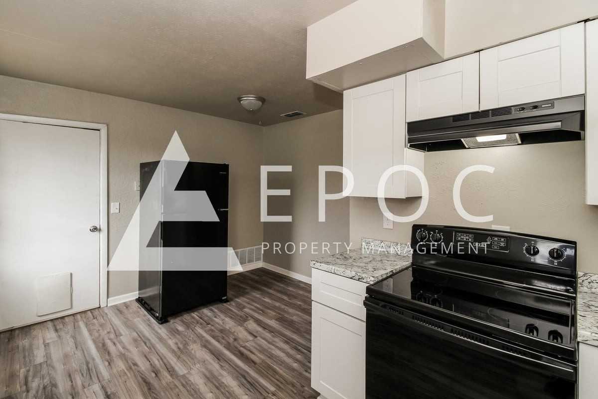 1401 Phoenix Dr - Photo 4 of 11