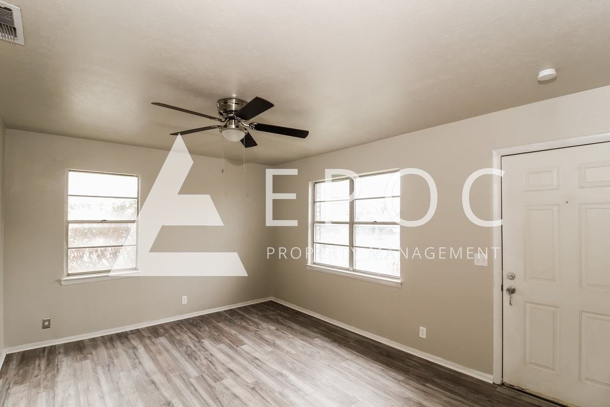 1401 Phoenix Dr - Photo 7 of 11