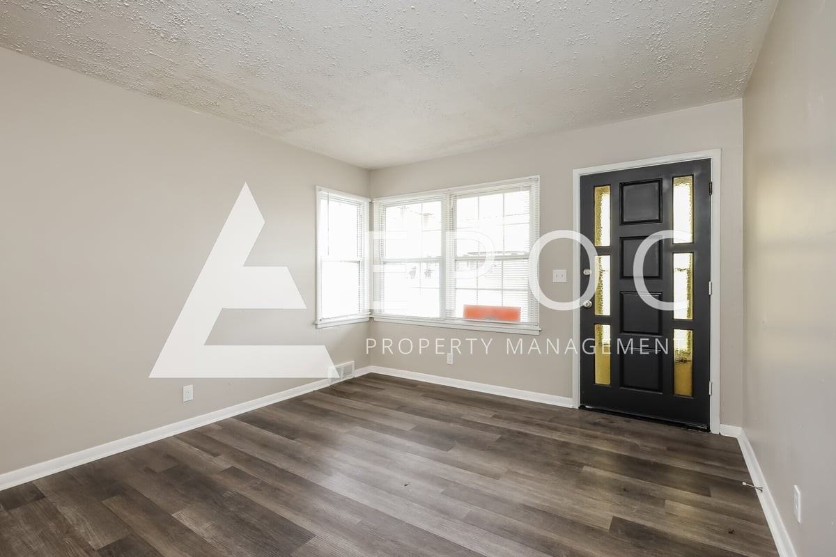 1616 Ne 38th St - Photo 3 of 15
