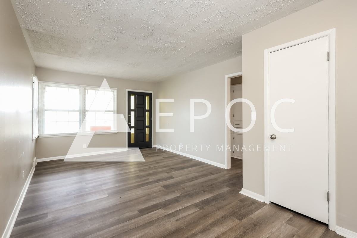 1616 Ne 38th St - Photo 4 of 15