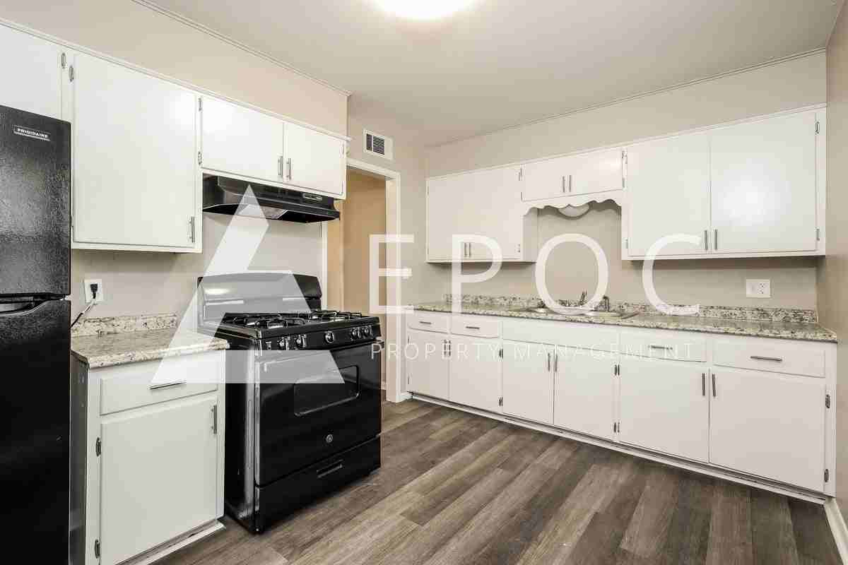 1616 Ne 38th St - Photo 5 of 15