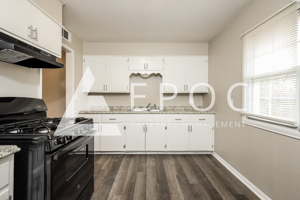 1616 Ne 38th St - Photo 6 of 15