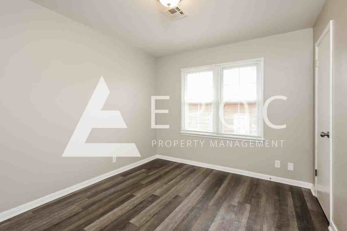 1616 Ne 38th St - Photo 7 of 15