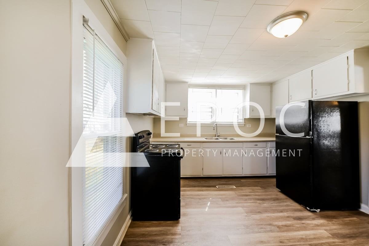 300 Piedmont Ave - Photo 2 of 15