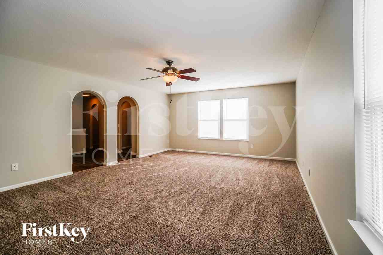 1070 Goldeneye Dr - Photo 2 of 15