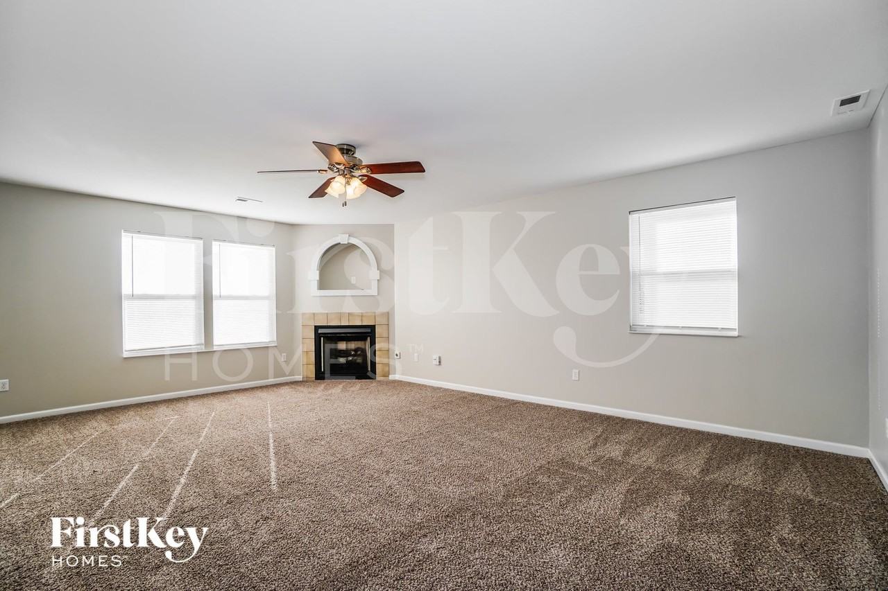 1070 Goldeneye Dr - Photo 4 of 15