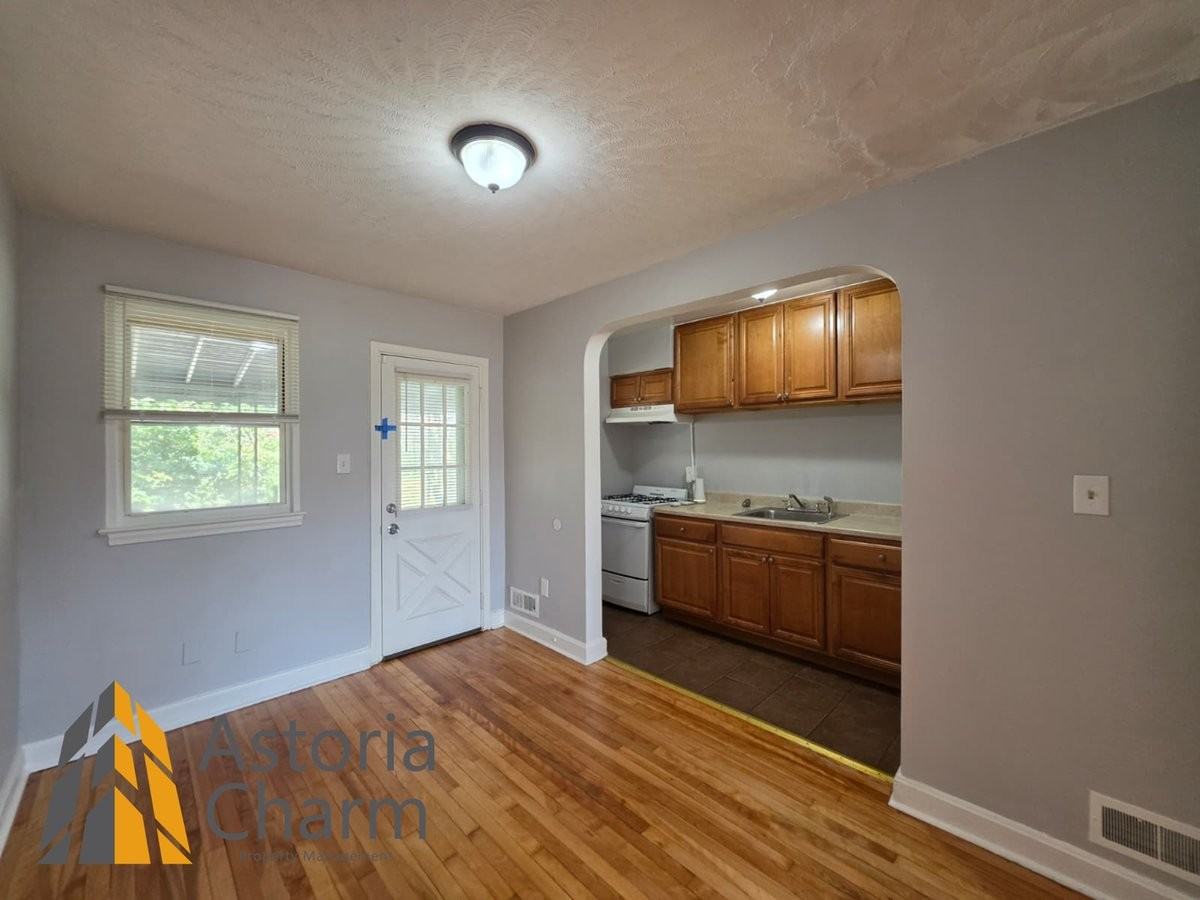 716 Glenwood Ave - Photo 3 of 34