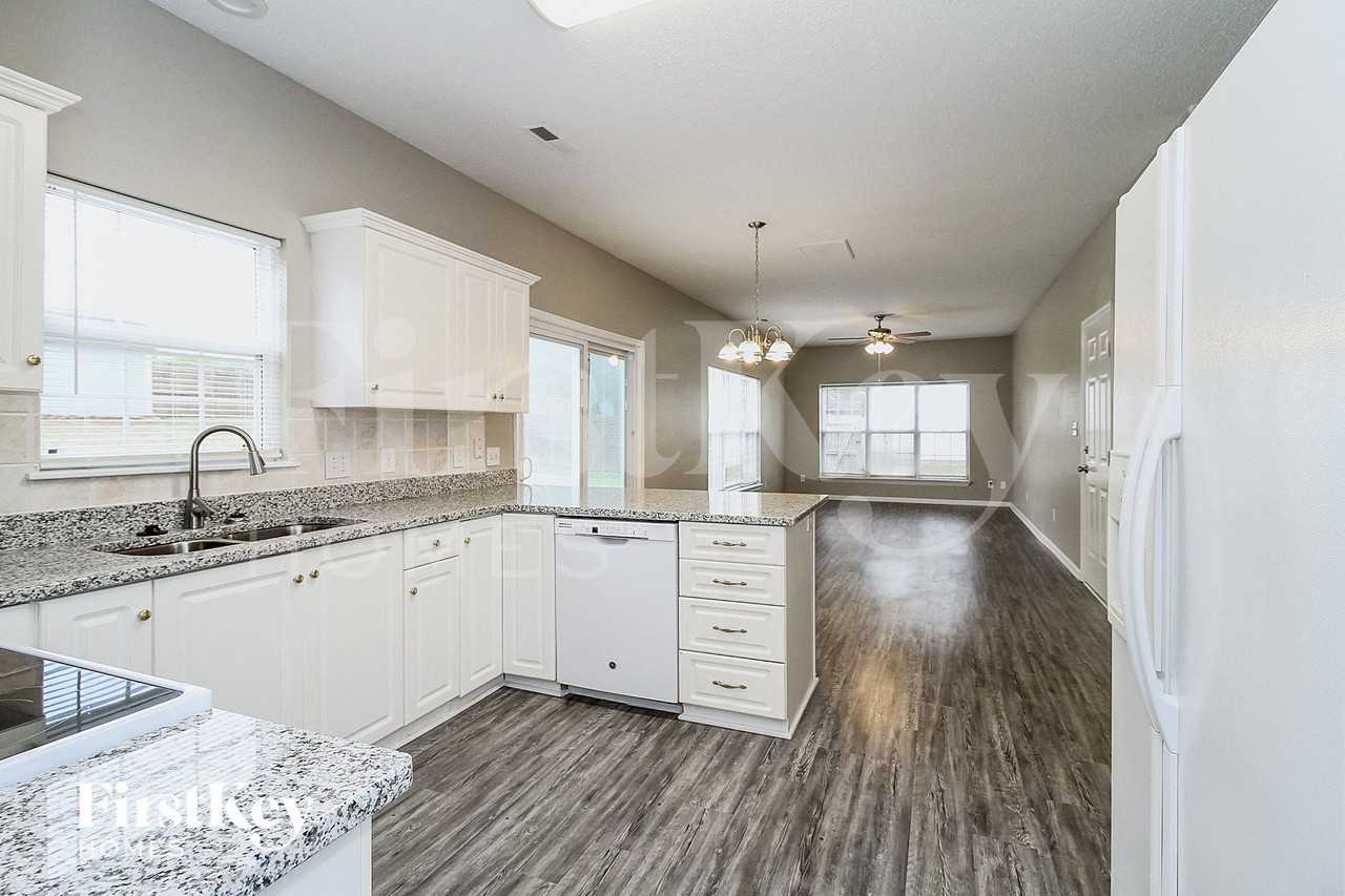 4313 Bradbury Way - Photo 5 of 15