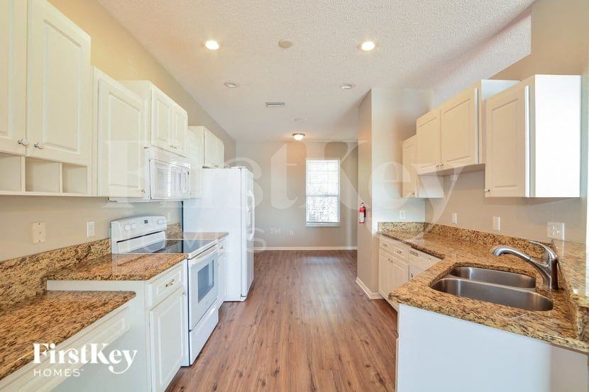 533 Terranova Cir - Photo 4 of 16