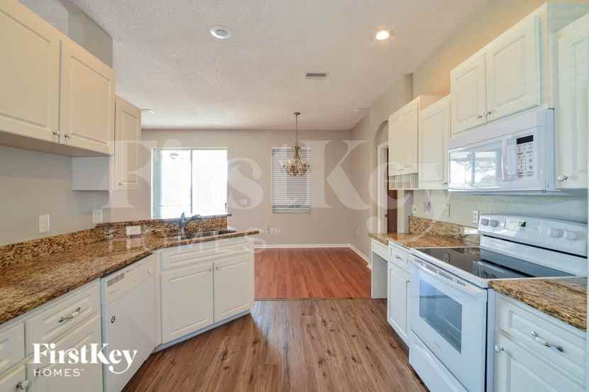 533 Terranova Cir - Photo 5 of 16