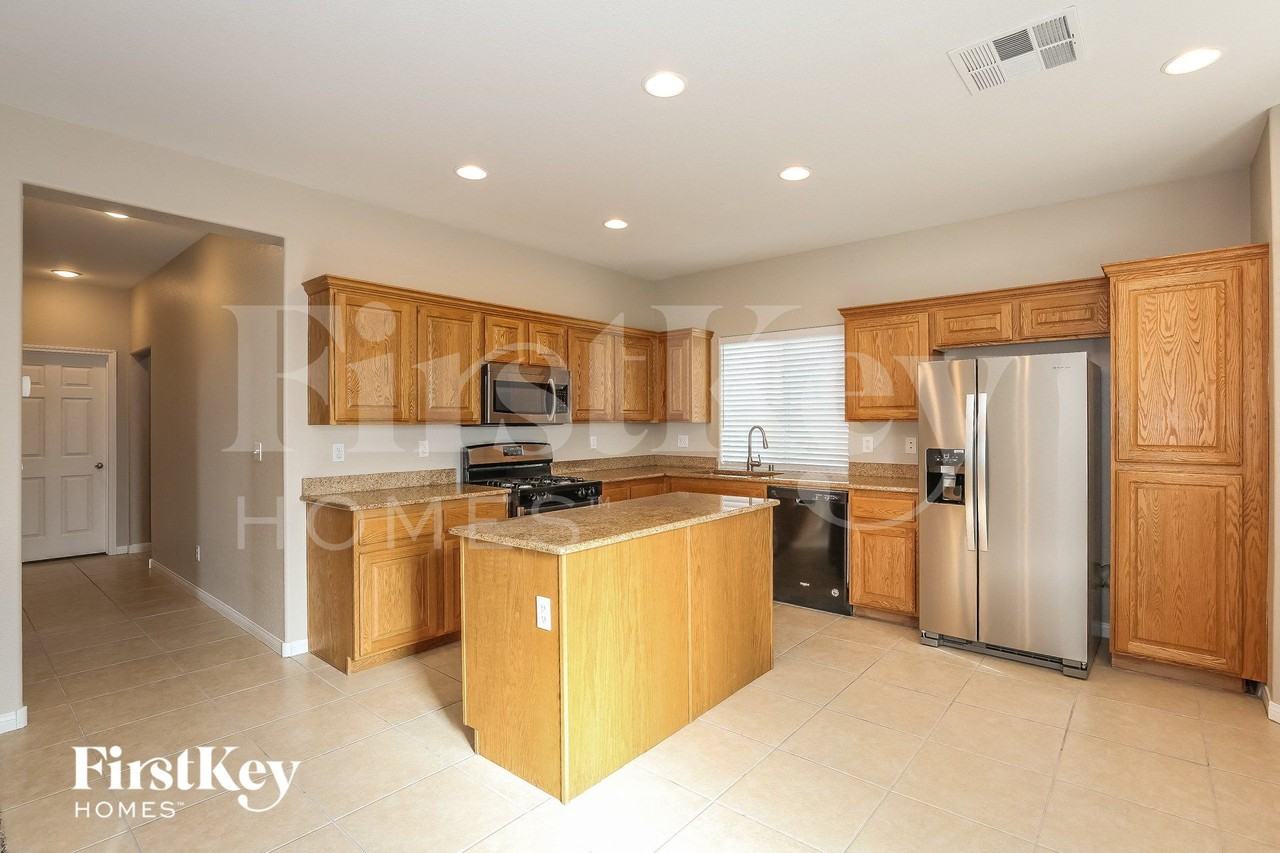 3723 Prairie Orchid Ave - Photo 4 of 15