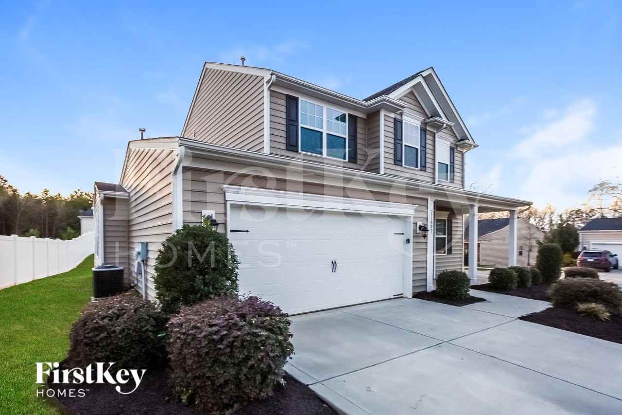 11802 Eversfield Ln - Photo 2 of 15