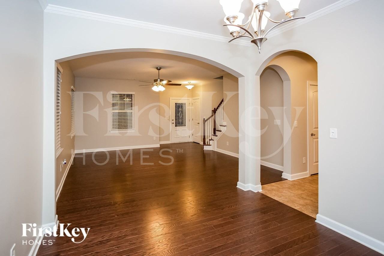 11802 Eversfield Ln - Photo 4 of 15