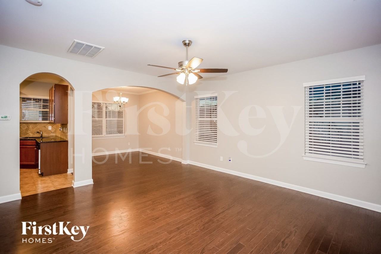 11802 Eversfield Ln - Photo 5 of 15