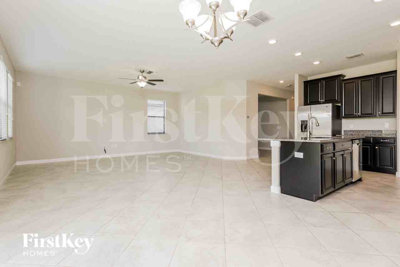 9821 Ivory Dr - Photo 3 of 16