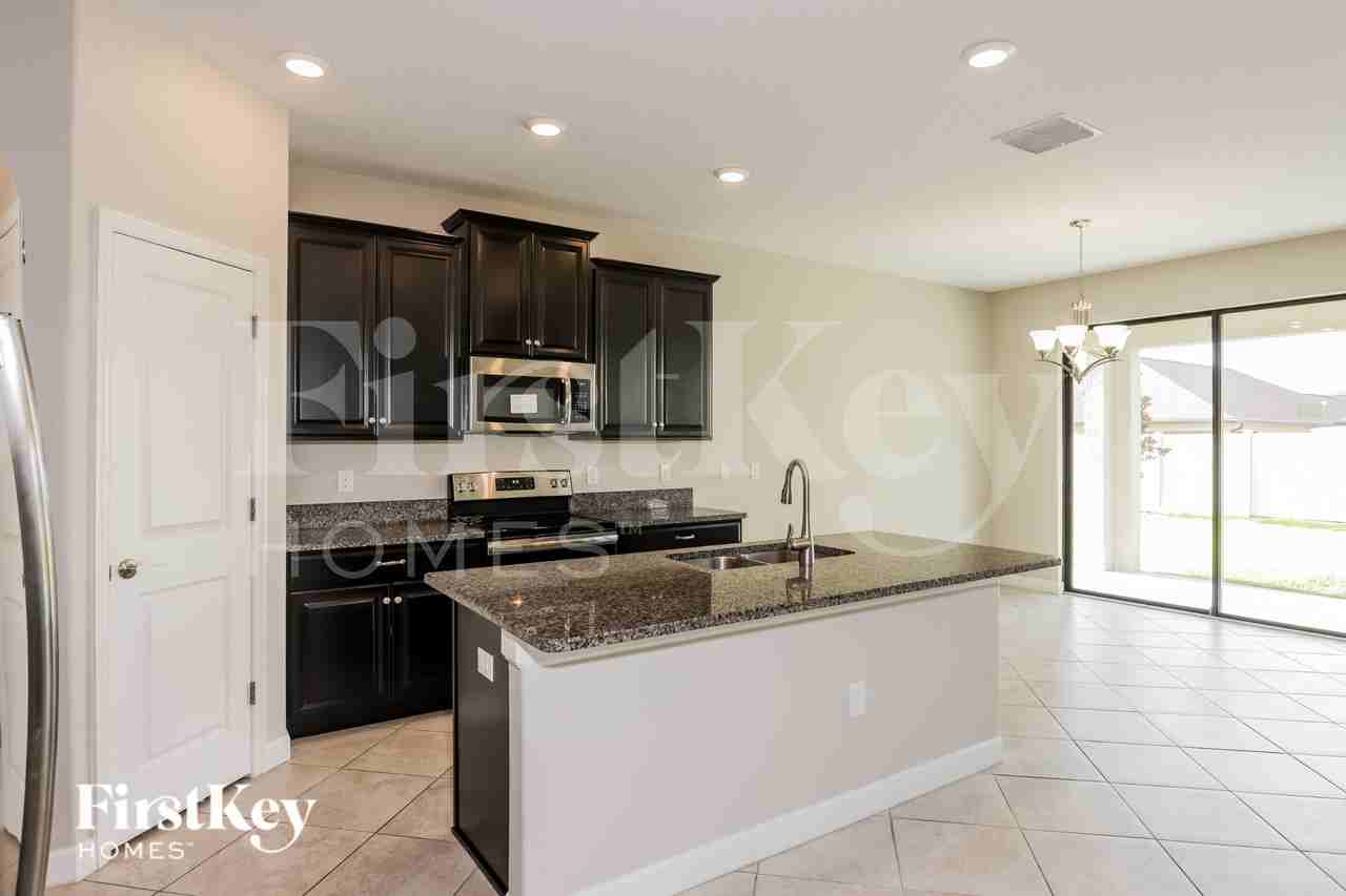9821 Ivory Dr - Photo 5 of 16