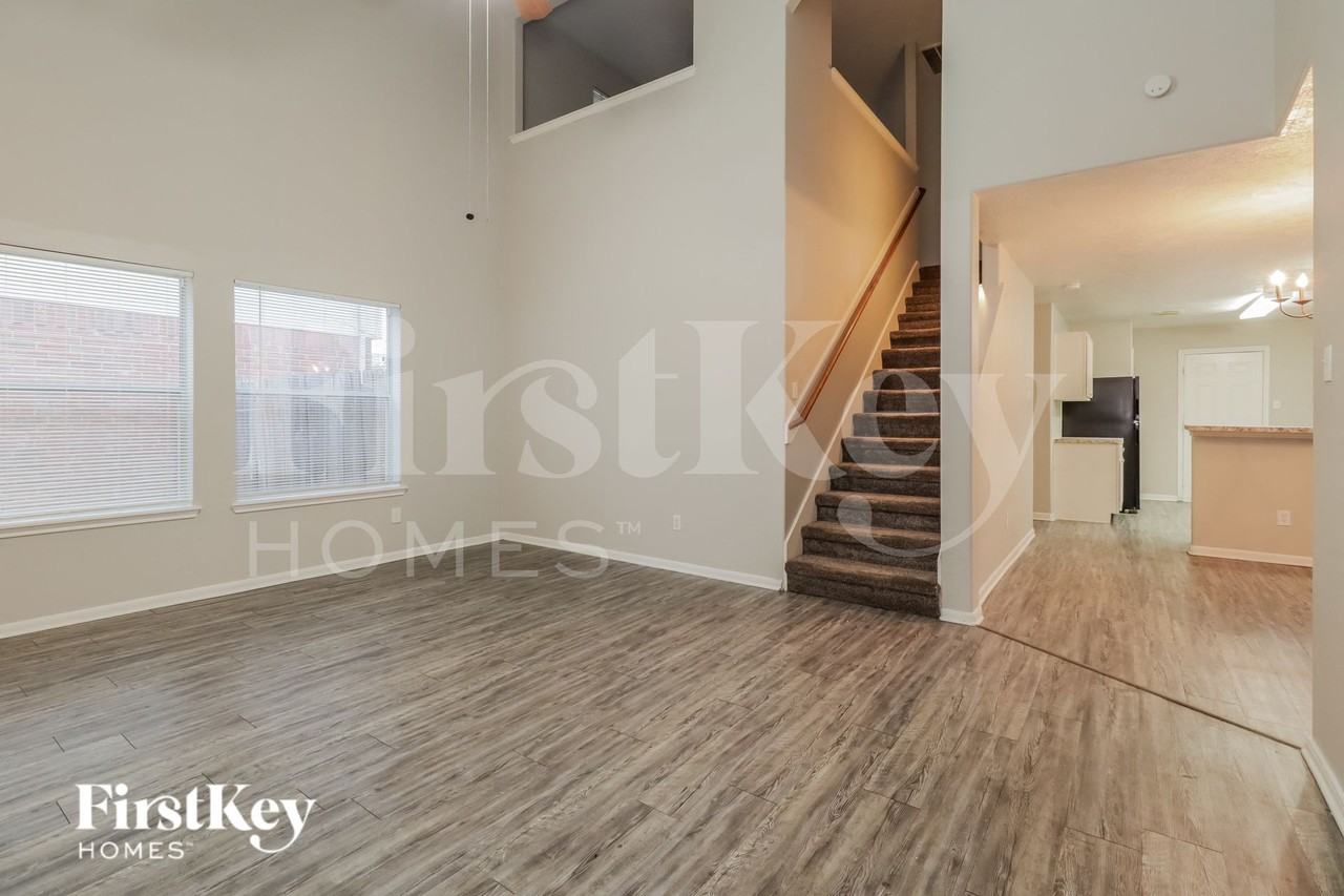 6706 Windy River Ln - Photo 4 of 15