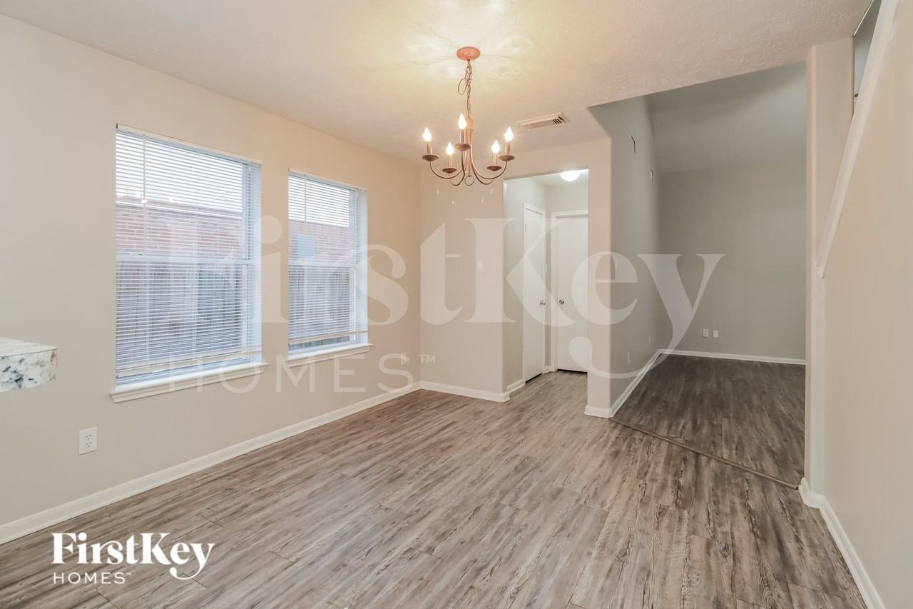 6706 Windy River Ln - Photo 5 of 15