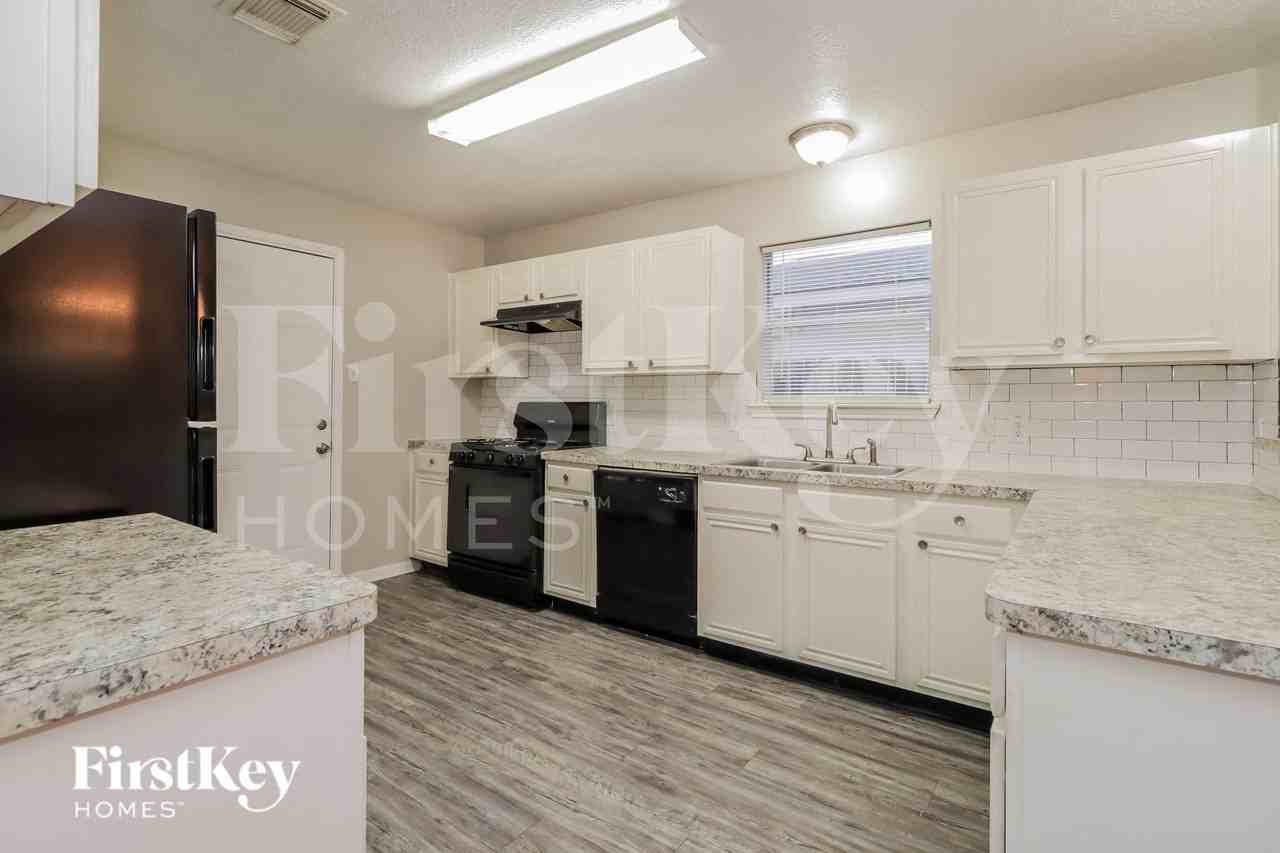 6706 Windy River Ln - Photo 6 of 15
