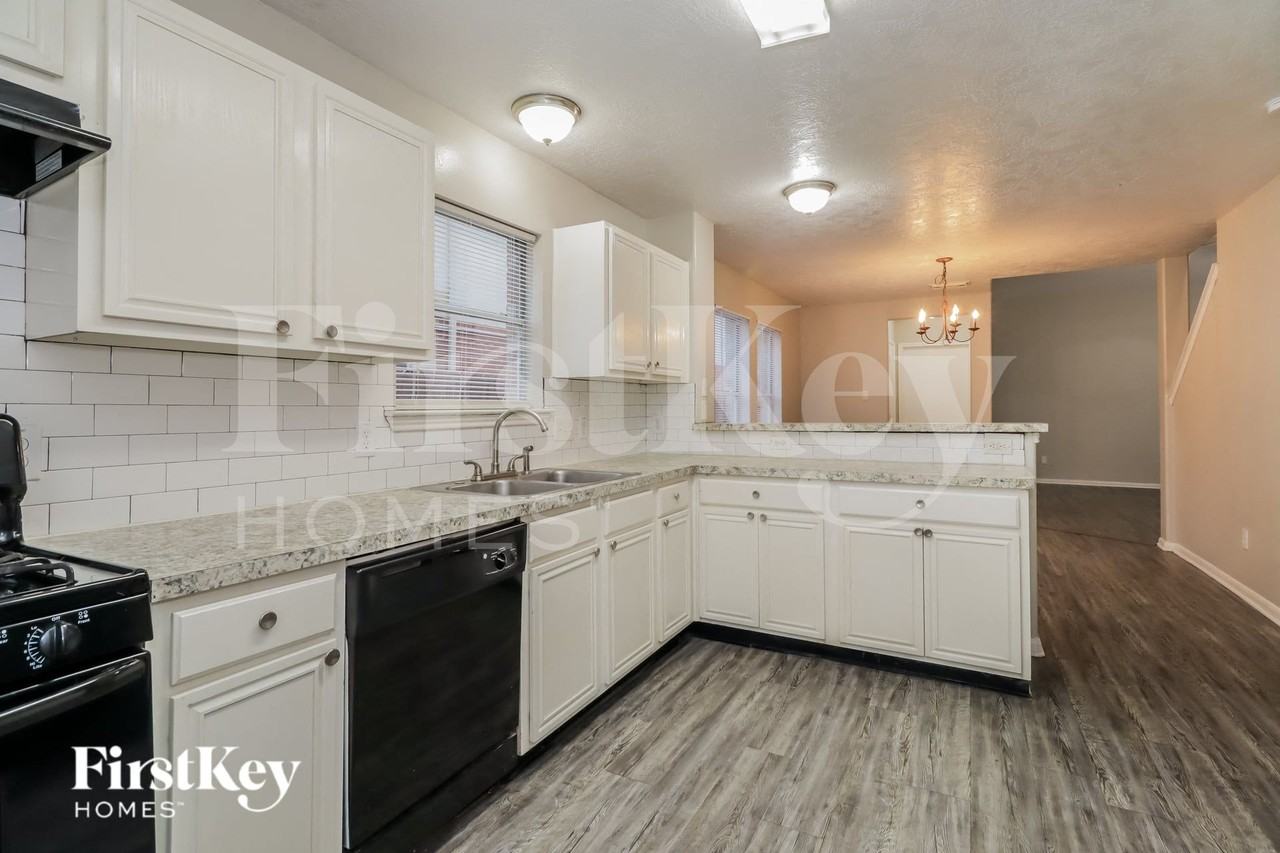 6706 Windy River Ln - Photo 7 of 15