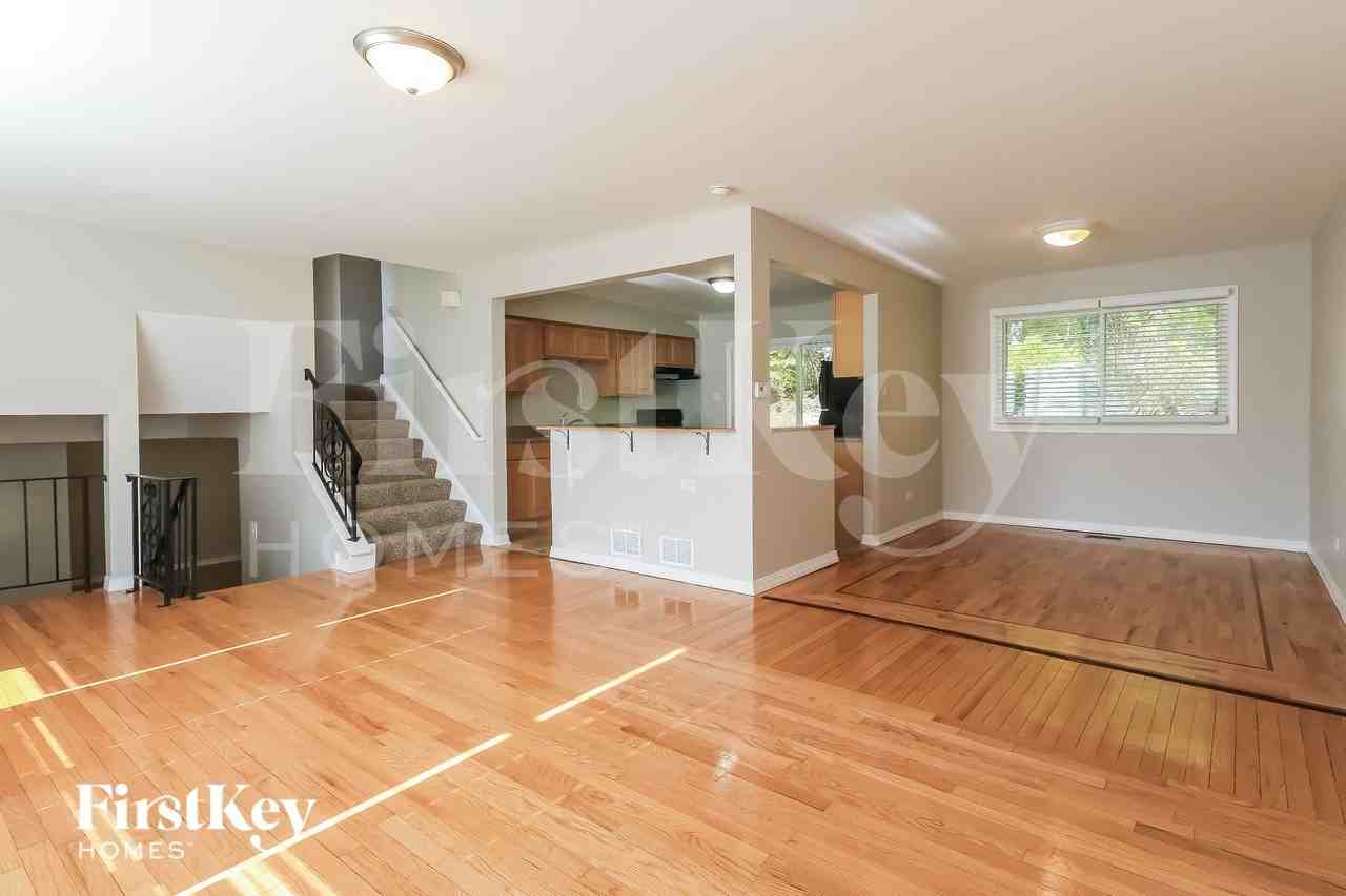 624 Hickok Ave - Photo 3 of 15