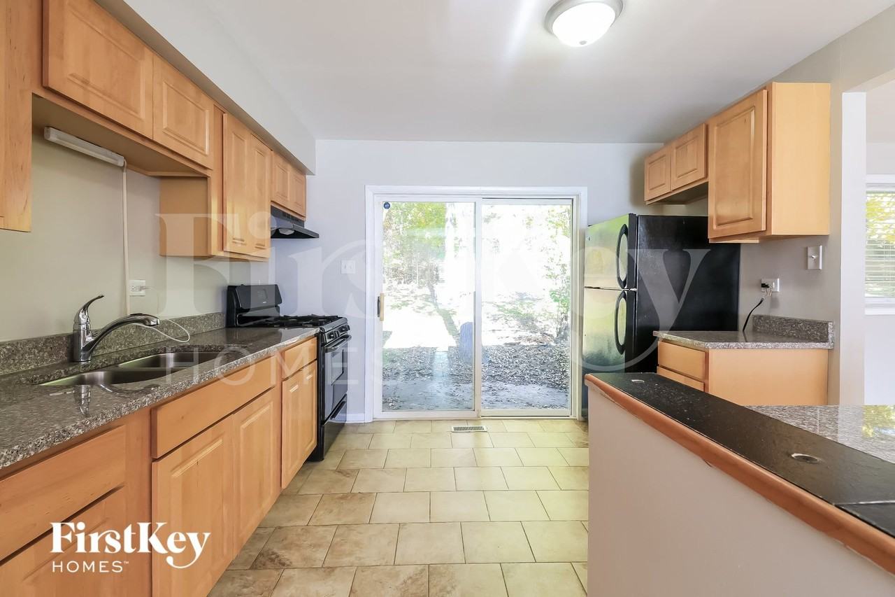624 Hickok Ave - Photo 5 of 15